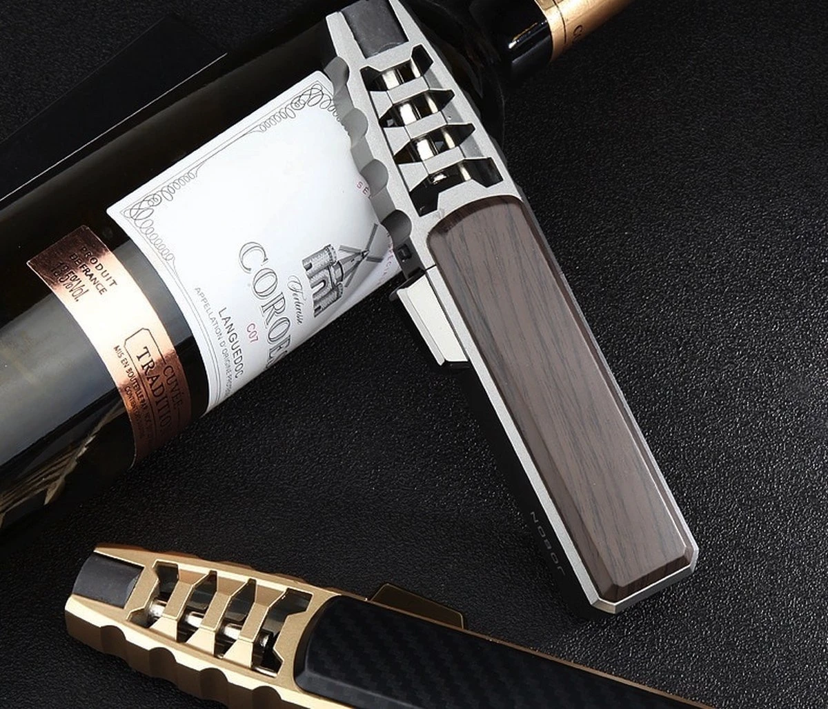 Merkloos Turbo Jetflame Aansteker - Gasbrander - Vuurwerk Torch - Crème Brûlée Brander - BBQ En Sigaren Aansteker - Windproof - Carbon Met Goudkleurige Metalen Behuizing 10 Merkloos Turbo Jetflame Aansteker - Gasbrander - Vuurwerk Torch - Crème Brûlée Brander - BBQ En Sigaren Aansteker - Windproof - Carbon Met Goudkleurige Metalen Behuizing - Afbeelding 8