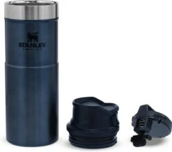 Stanley Trigger-Action Travel Mug 0.47L - Thermosfles - Nightfall -Woonkeuken Winkel 1200x1061