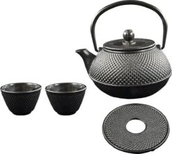 SakuraTea - Theepot Set - 4-delig - Gietijzer - Zwart - 0.8L - 2 Kopjes (100ml) -Woonkeuken Winkel 1200x1068 1