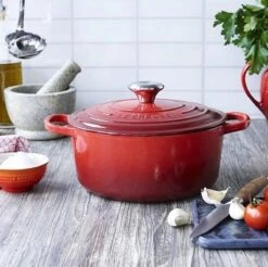 Le Creuset Signature Braadpan - 4,2 L - 24 Cm - Kersenrood 18 Le Creuset Signature Braadpan - 4,2 L - 24 Cm - Kersenrood -Woonkeuken Winkel 1200x1197 5