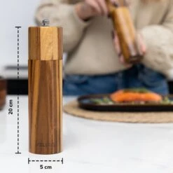 Deleca Luxe Peper En Zoutmolen Set - Zout / Pepermolen - Handmatig - Met Navul Lepel & Geschenkdoos - Acacia Hout - Rond -Woonkeuken Winkel 1200x1200 1108