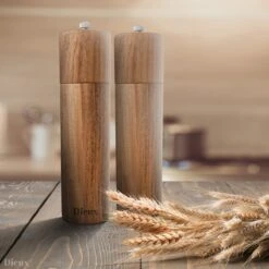 Dieux® - Peper En Zoutmolen Set - Cilinder Vorm - 22CM - Zout Peper Kruiden - 2 Stuks - Acacia Hout - Instelbare Maalgraad - Duurzaam - Luxe Kwaliteit - Hervulbaar - Pepermolen - Zoutmolen - BBQ Accesoires - Pasen -Woonkeuken Winkel 1200x1200 1114
