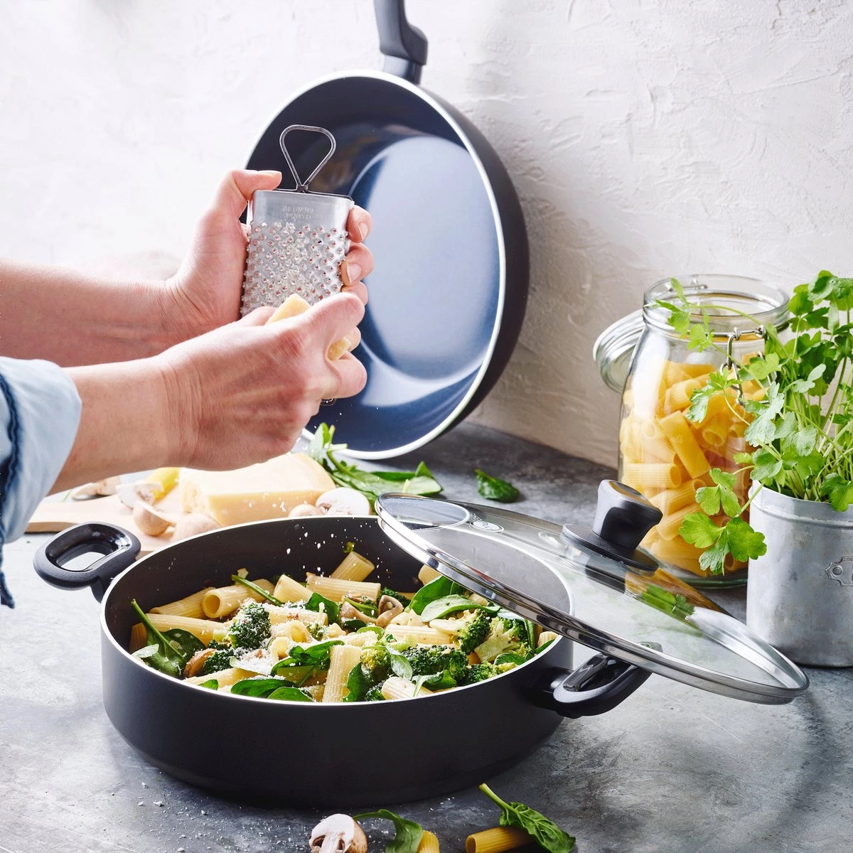 Greenpan Torino Keramische Hapjespan - 28 Cm - Met Glazen Deksel 20 Greenpan Torino Keramische Hapjespan - 28 Cm - Met Glazen Deksel - Afbeelding 18