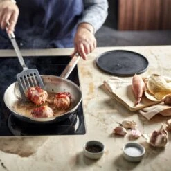 Demeyere Classico 3 RVS Koekenpan – Koekenpan Inductie - 24 Cm – PTFE-vrij 12 Demeyere Classico 3 RVS Koekenpan – Koekenpan Inductie - 24 Cm – PTFE-vrij -Woonkeuken Winkel 1200x1200 330