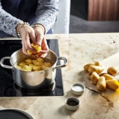 Demeyere Classico 3 Kookpan – Met Deksel – Inductie – RVS – 20 Cm – 3L 12 Demeyere Classico 3 Kookpan – Met Deksel – Inductie – RVS – 20 Cm – 3L -Woonkeuken Winkel 1200x1200 399