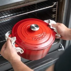 Nuovva Gietijzeren Braadpan Antiaanbaklaag Met Deksel - Sudderpan Rood - Rond - Ø24 Cm - 4.7 Liter - 100% PFAS & PFOA Vrij - Geschikt Voor Alle Warmtebronnen - Elektrisch - Gas - Halogeen - Inductie - Keramisch 11 Nuovva Gietijzeren Braadpan Antiaanbaklaag Met Deksel - Sudderpan Rood - Rond - Ø24 Cm - 4.7 Liter - 100% PFAS & PFOA Vrij - Geschikt Voor Alle Warmtebronnen - Elektrisch - Gas - Halogeen - Inductie - Keramisch -Woonkeuken Winkel 1200x1200 454