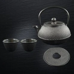 SakuraTea - Theepot Set - 4-delig - Gietijzer - Zwart - 0.8L - 2 Kopjes (100ml) -Woonkeuken Winkel 1200x1200 565