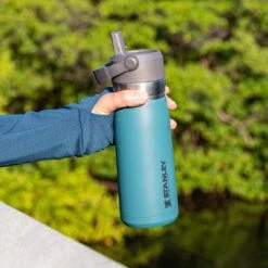 Stanley The IceFlow™ Flip Straw Water Bottle 0,65L - Thermosfles - Lagoon -Woonkeuken Winkel 1200x1200 746