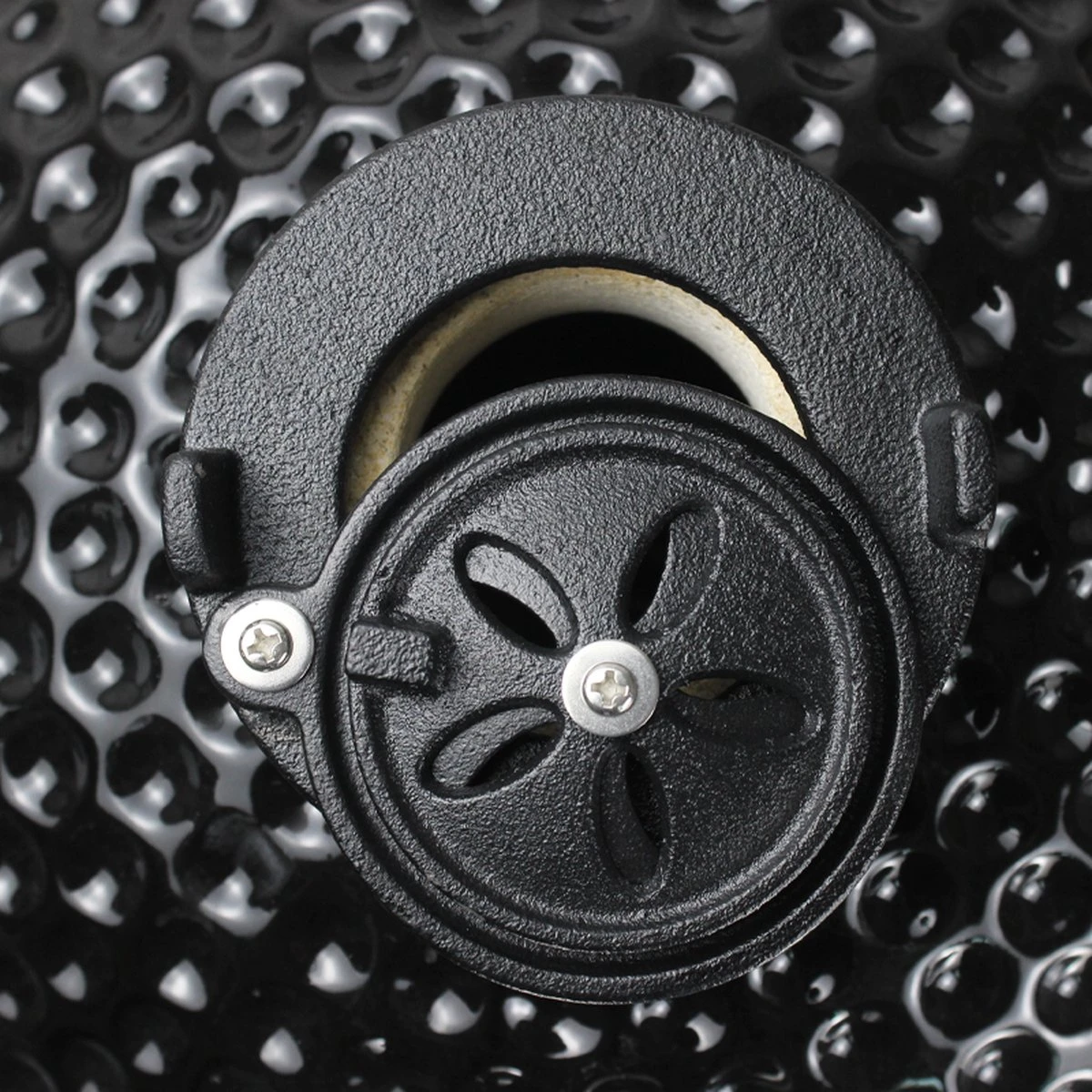 BluMill Kamado BBQ Egg - Kamado 13 Inch - Incl. Vlees Thermometer - Houtskoolbarbecues - Zwart - Ø 27cm 17 BluMill Kamado BBQ Egg - Kamado 13 Inch - Incl. Vlees Thermometer - Houtskoolbarbecues - Zwart - Ø 27cm - Afbeelding 15