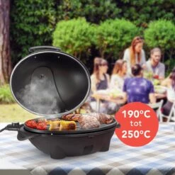 KitchenBrothers Elektrische BBQ - Met Grillplaat - Anti-aanbaklaag - Incl. Plank/Houders - Grilloppervlak 46,5x33,8cm - Tot 300°C - 2400W - Zwart -Woonkeuken Winkel 1200x1200 833
