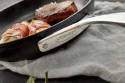 Demeyere Alu Pro Dura Glide Koekenpan - Ø 24 & Ø 28cm - Titanium 14 Demeyere Alu Pro Dura Glide Koekenpan - Ø 24 & Ø 28cm - Titanium -Woonkeuken Winkel 1200x799 39