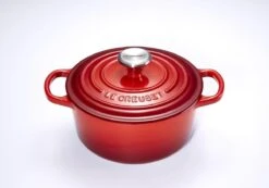Le Creuset Signature Braadpan - 4,2 L - 24 Cm - Kersenrood 23 Le Creuset Signature Braadpan - 4,2 L - 24 Cm - Kersenrood -Woonkeuken Winkel 1200x839