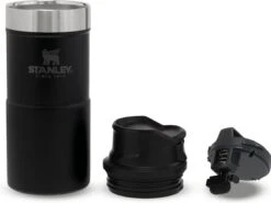 Stanley Trigger-Action Travel Mug 0.47L - Thermosfles - Matt Black -Woonkeuken Winkel 1200x897 1