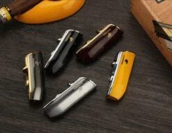 Cohiba® Sigarenaansteker - Sigarenboor - Sigaren - Sigaar - Cohiba Aansteker - Sigarenboor - Sigaren Accessoires - Sigarenknipper - Sigaar Aansteker - Cohiba - Incl. Luxe Geschenkdoos - Zwart 13 Cohiba® Sigarenaansteker - Sigarenboor - Sigaren - Sigaar - Cohiba Aansteker - Sigarenboor - Sigaren Accessoires - Sigarenknipper - Sigaar Aansteker - Cohiba - Incl. Luxe Geschenkdoos - Zwart -Woonkeuken Winkel 1200x934 1