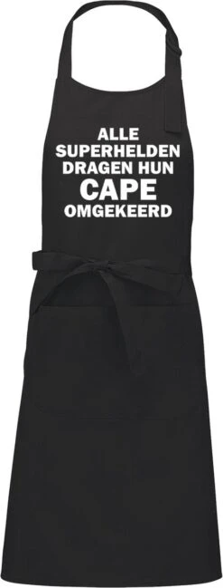 KARIBAN ALLE SUPERHELDEN DRAGEN HUN CAPE OMGEKEERD Herenschort - Zwart Met Witte Tekst - One Size (volwassenen) - Luxe Schort - Keuken | Barbeque | BBQ | Bedienings Schort - Grappige Teksten | Designs - Voor De Stoere Man - Verstelbaar - Cadeau 9 KARIBAN ALLE SUPERHELDEN DRAGEN HUN CAPE OMGEKEERD Herenschort - Zwart Met Witte Tekst - One Size (volwassenen) - Luxe Schort - Keuken | Barbeque | BBQ | Bedienings Schort - Grappige Teksten | Designs - Voor De Stoere Man - Verstelbaar - Cadeau -Woonkeuken Winkel 457x1200 1