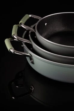 Primecook - Braadpan / Hapjespan Met Deksel - Ø 28 Cm - PFAS-vrij - Inductie - Ecoshield 24 Primecook - Braadpan / Hapjespan Met Deksel - Ø 28 Cm - PFAS-vrij - Inductie - Ecoshield -Woonkeuken Winkel 797x1200